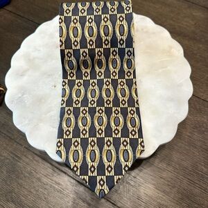 Elegant Geometric Patterned Tie